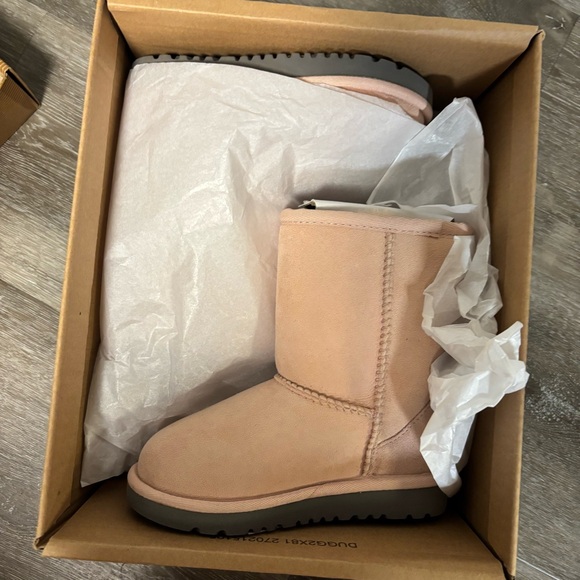 UGG Australia | Classic Short Boots In Baby Pink Grey Toddler Size 9 NEW - Picture 9 of 10